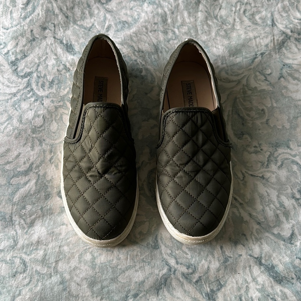 Steve Madden Women's Ecentrcq olive green